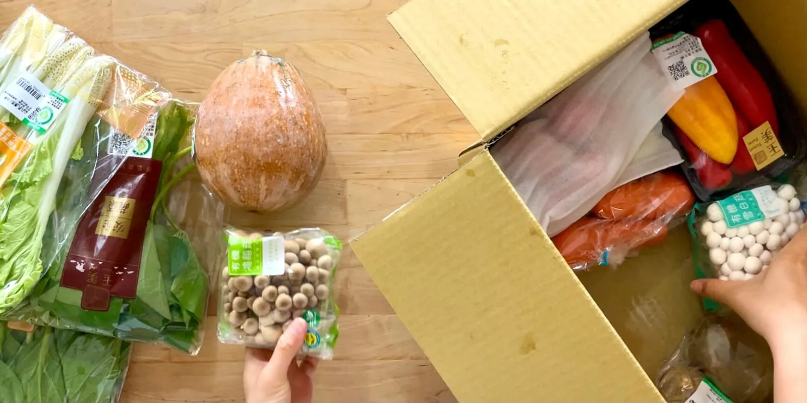 The FamilyMart x Yumei veg box came with 14 packs of traceable vegetables